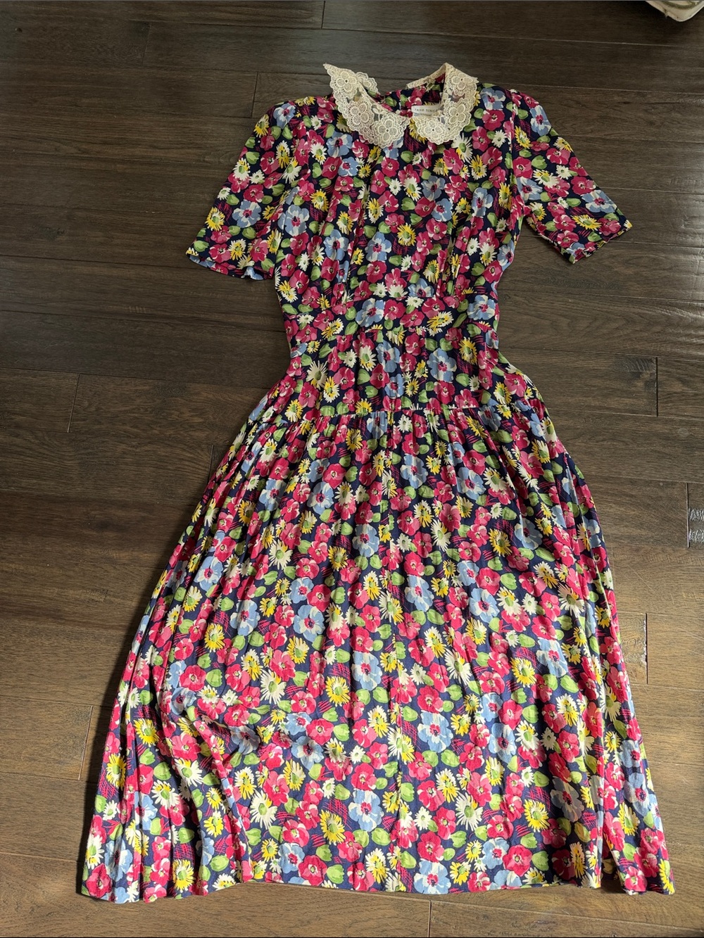 Vintage Lace Collar Floral Midi Dress in Multicolor soo flattering !